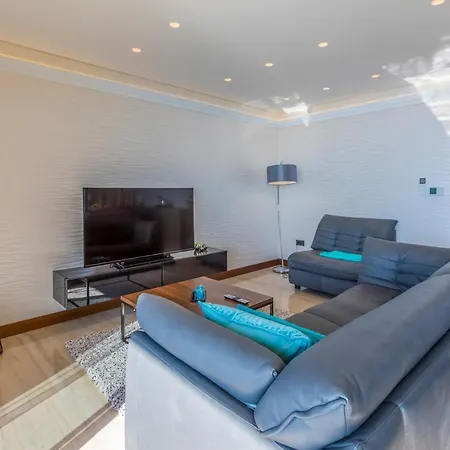 Front Fran Apartment *