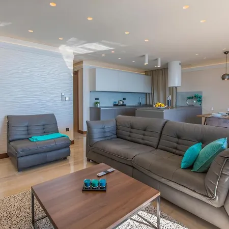 Front Fran Apartment *