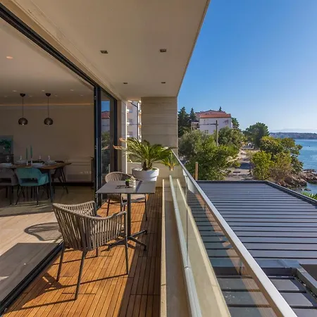 Front Fran Apartment *