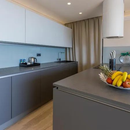 Front Fran Apartment *