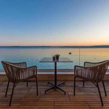 Front Fran 茨里克韦尼察