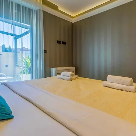 Front Fran 茨里克韦尼察